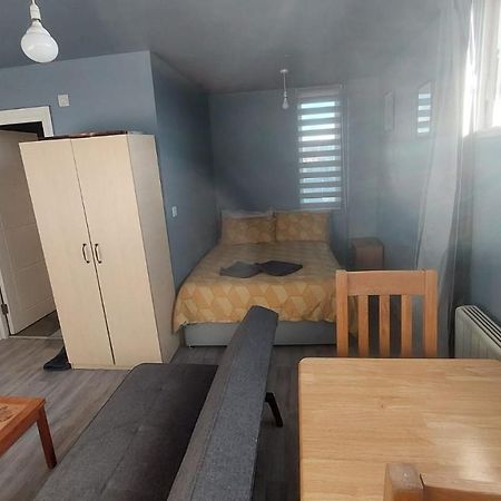 Modern Studio Maidstone - Redecorated Oct 2023 ภายนอก รูปภาพ
