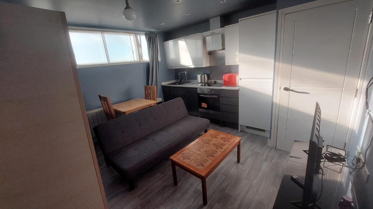 Modern Studio Maidstone - Redecorated Oct 2023 ภายนอก รูปภาพ