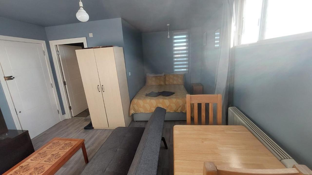 Modern Studio Maidstone - Redecorated Oct 2023 ภายนอก รูปภาพ