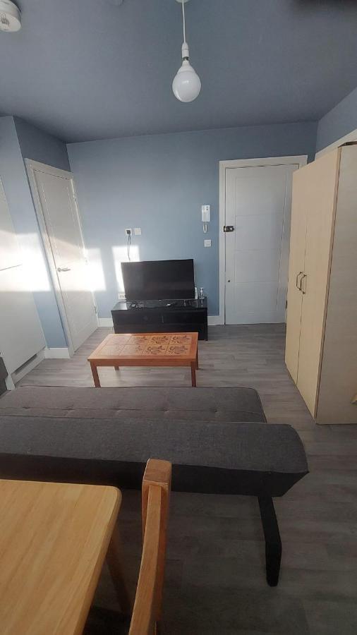 Modern Studio Maidstone - Redecorated Oct 2023 ภายนอก รูปภาพ