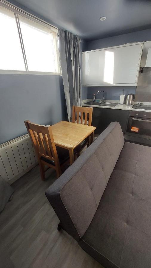 Modern Studio Maidstone - Redecorated Oct 2023 ภายนอก รูปภาพ